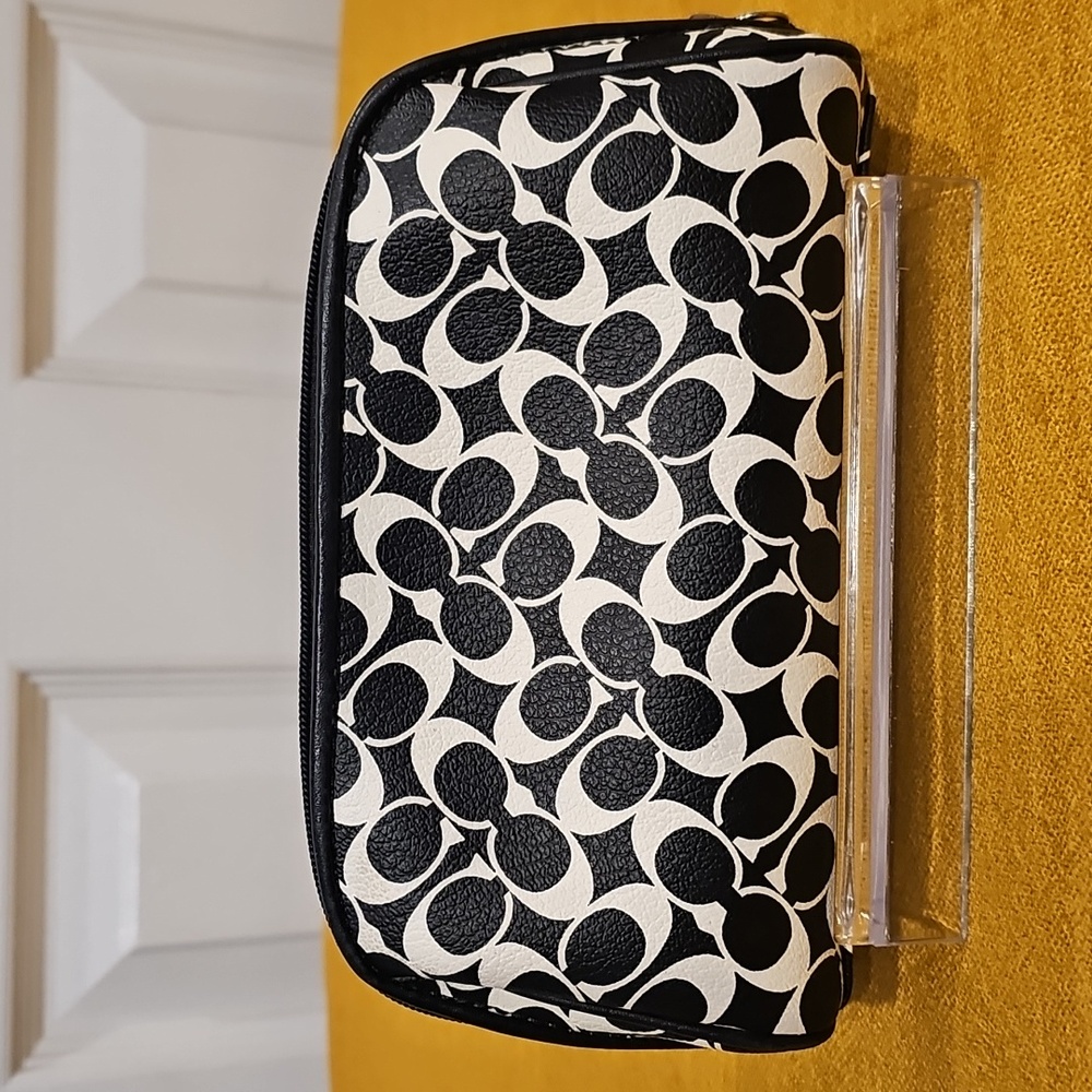 COACH ๐ Black & White Cosmetic Makeup Case EUC - Picture 2 of 7